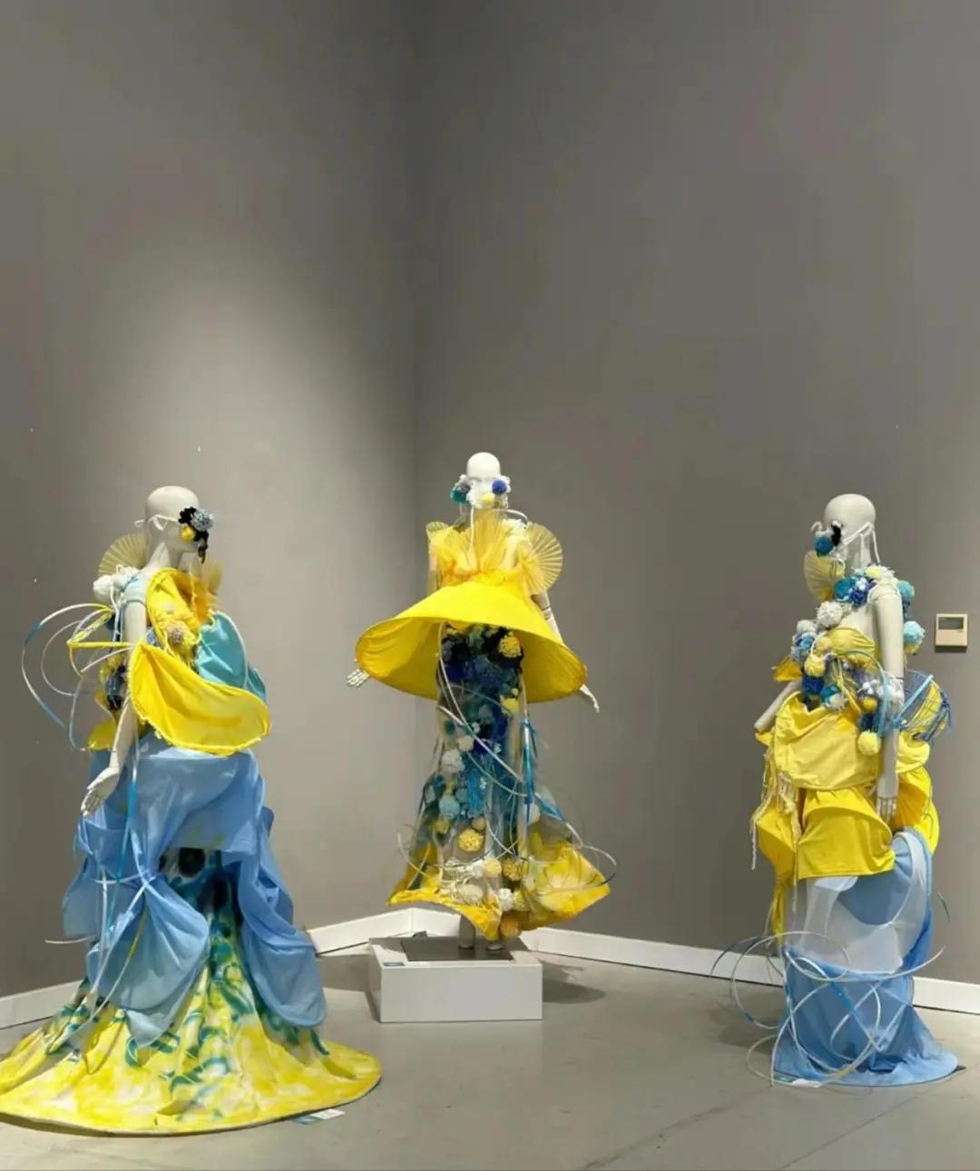 智慧空间设计学院组织学生参观山东工艺美术学院毕业设计展，探索工艺美术设计新思路